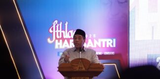 Itlaq Hari Santri di Tebuireng, PBNU: Resolusi Jihad Bukti Cinta Santri pada Negeri Dr. (Hc) KH. Zulfa Mustafa mewakili Ketua Umum PBNU menyampaikan pesan di acara peluncuran Hari Santri yang diadakan di Pesantren Tebuireng, Senin (22/9/2025). Foto: Zidan/Irsyad