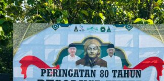 Peringatan HSN di Pesantren Sains Tebuireng, Jihad Masa Kini Adalah Ilmu dan Amal Dokumentasi sejumlah pembina asrama, kepala pondok Pesantren Sains Tebuireng Jombok serta pembina upacara H. Muhammad Hasyim Asy’ari. Foto: Hana
