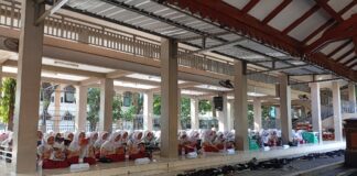 Rayakan Hari Santri, Santriwati PP. Al-Munawaroh Ziarah ke Makam Masyayikh Tebuireng