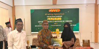 Mahasantri Ma’had Aly Hasyim Asy’ari Tebuireng. Alfiyah Hanafiyah berhasil meraih Juara 2 dalam Sayembara Menulis Masyaikh NU Jombang yang diselenggarakan oleh Lembaga Ta’lif wan Nasyr Nahdlatul Ulama (LTN NU) Jombang pada Sabtu, 25 Oktober 2025. Foto: Fatih