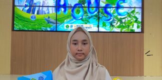 Siswi SMP Sains Tebuireng Raih Juara 2 Story Telling Tingkat Provinsi