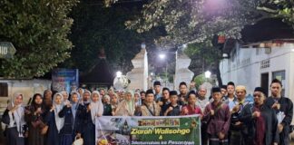Santri Tebuireng 3 Ziarah Wali Songo dan Silaturahmi ke Tebuireng Jombang