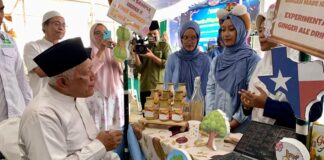 Buka Pameran di SMP Sains Tebuireng, Gus Kikin Tegaskan Sains Tak Boleh Dipisahkan dari Agama