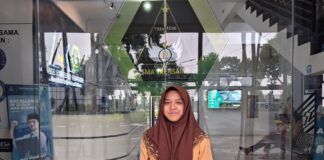 Raih 3 Medali di Ajang Berbeda, Siswa Ini Harumkan Nama SMA Trensains Tebuireng