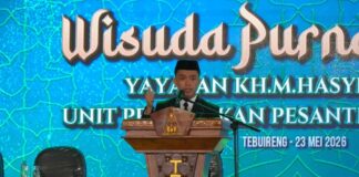 Inspiratif! Siswa Ini Tampil Memukau di Panggung Wisuda