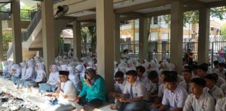 Mengenal Gus Dur Lebih Dekat, Ratusan Siswa MAN 2 Banyumas Ziarah ke Tebuireng