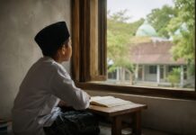 Ketika Layar Mengambil Alih Imajinasi Anak: Pesantren sebagai Jalan Pulang