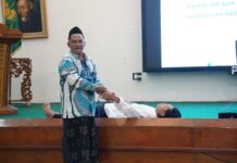 Tuntut Kepedulian Sosial Santri, Kiai Amari Tegaskan Pentingnya Ilmu Pemulasaraan Jenazah